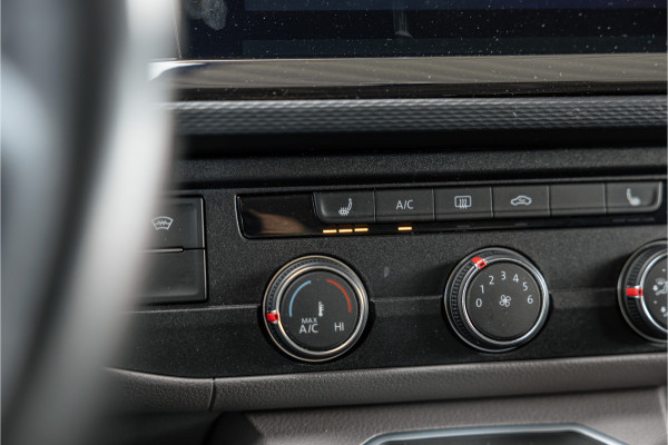 Volkswagen Transporter 2.0 TDI L2H1 Bulli DC | Virtual | Discover Pro | ACC | Bi-Xenon | Camera | Navigatie | Trekhaak | Stoelverwarming | DAB | Orig. NL auto | Nieuwe APK