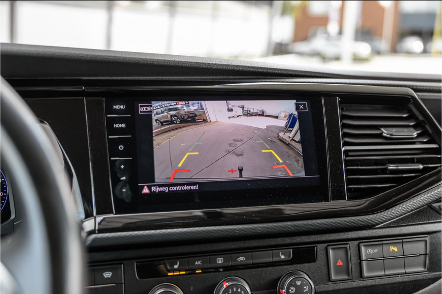 Volkswagen Transporter 2.0 TDI L2H1 Bulli DC | Virtual | Discover Pro | ACC | Bi-Xenon | Camera | Navigatie | Trekhaak | Stoelverwarming | DAB | Orig. NL auto | Nieuwe APK