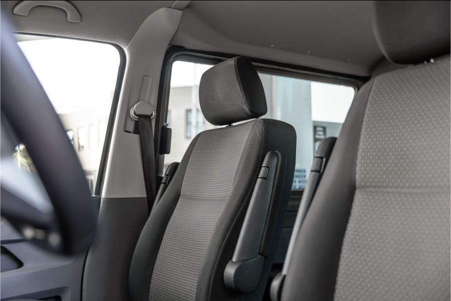 Volkswagen Transporter 2.0 TDI L2H1 Bulli DC | Virtual | Discover Pro | ACC | Bi-Xenon | Camera | Navigatie | Trekhaak | Stoelverwarming | DAB | Orig. NL auto | Nieuwe APK