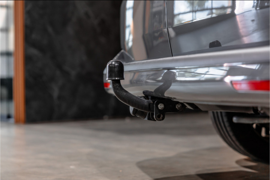 Volkswagen Transporter 2.0 TDI L2H1 Bulli DC | Virtual | Discover Pro | ACC | Bi-Xenon | Camera | Navigatie | Trekhaak | Stoelverwarming | DAB | Orig. NL auto | Nieuwe APK