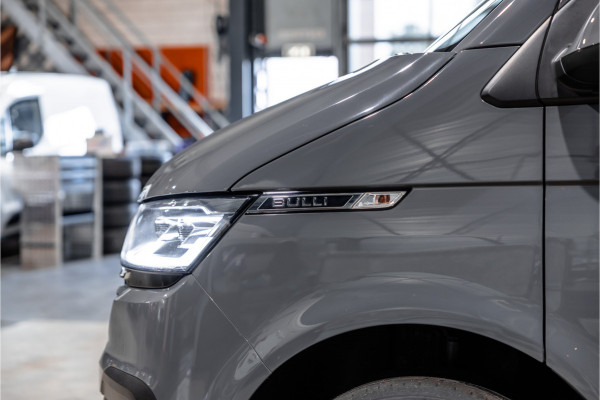 Volkswagen Transporter 2.0 TDI L2H1 Bulli DC | Virtual | Discover Pro | ACC | Bi-Xenon | Camera | Navigatie | Trekhaak | Stoelverwarming | DAB | Orig. NL auto | Nieuwe APK