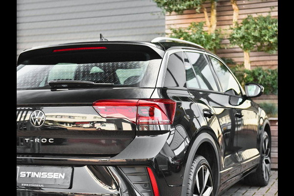 Volkswagen T-Roc 1.5 TSI R-Line ACC Camera Navi Trekhaak 19 inch Velgen