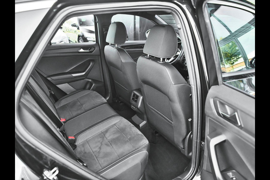 Volkswagen T-Roc 1.5 TSI R-Line ACC Camera Navi Trekhaak 19 inch Velgen