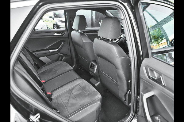 Volkswagen T-Roc 1.5 TSI R-Line ACC Camera Navi Trekhaak 19 inch Velgen