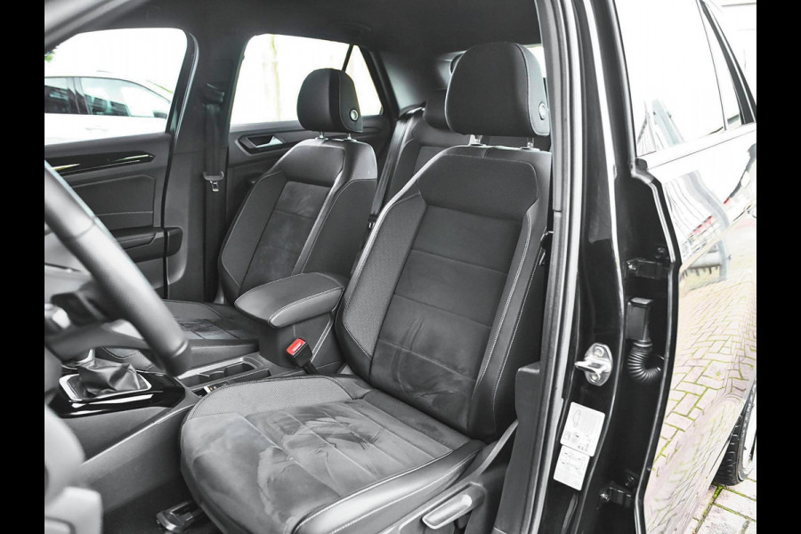 Volkswagen T-Roc 1.5 TSI R-Line ACC Camera Navi Trekhaak 19 inch Velgen