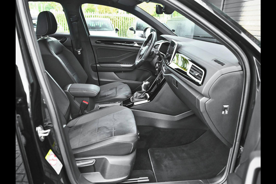 Volkswagen T-Roc 1.5 TSI R-Line ACC Camera Navi Trekhaak 19 inch Velgen