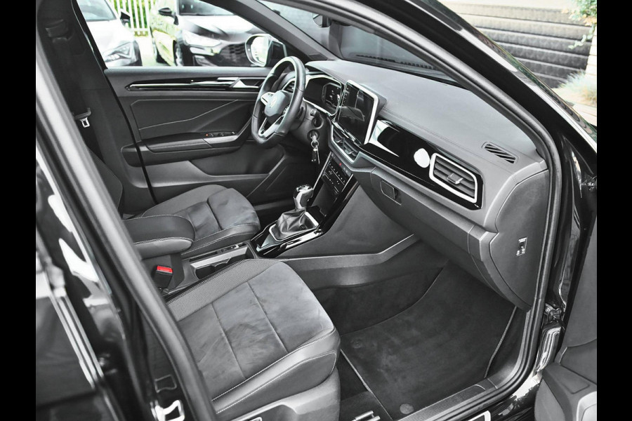 Volkswagen T-Roc 1.5 TSI R-Line ACC Camera Navi Trekhaak 19 inch Velgen