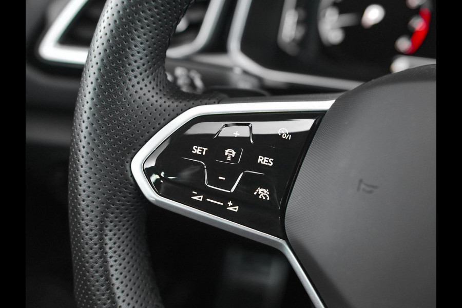 Volkswagen T-Roc 1.5 TSI R-Line ACC Camera Navi Trekhaak 19 inch Velgen