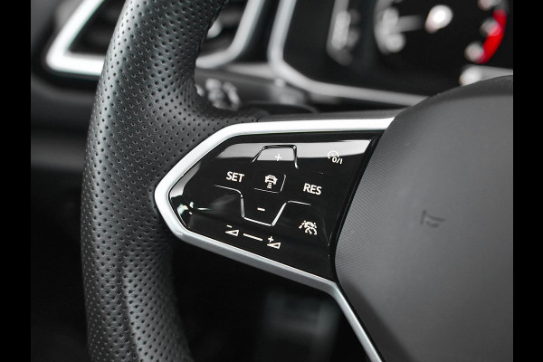 Volkswagen T-Roc 1.5 TSI R-Line ACC Camera Navi Trekhaak 19 inch Velgen
