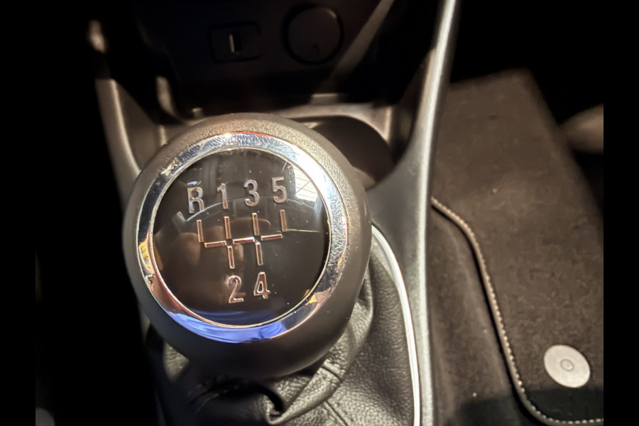 Opel Corsa 1.4 Favourite Airco. Cruise. Trekhaak. 78000 km met NAP