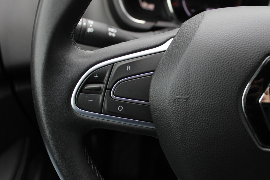 Renault Grand Scénic 1.3 TCe Intens / Trekhaak / Camera / CarPlay / Navigatie / Parkeerhulp V+A / Stoelverwarming / DAB / Dodehoek / Cruise Control