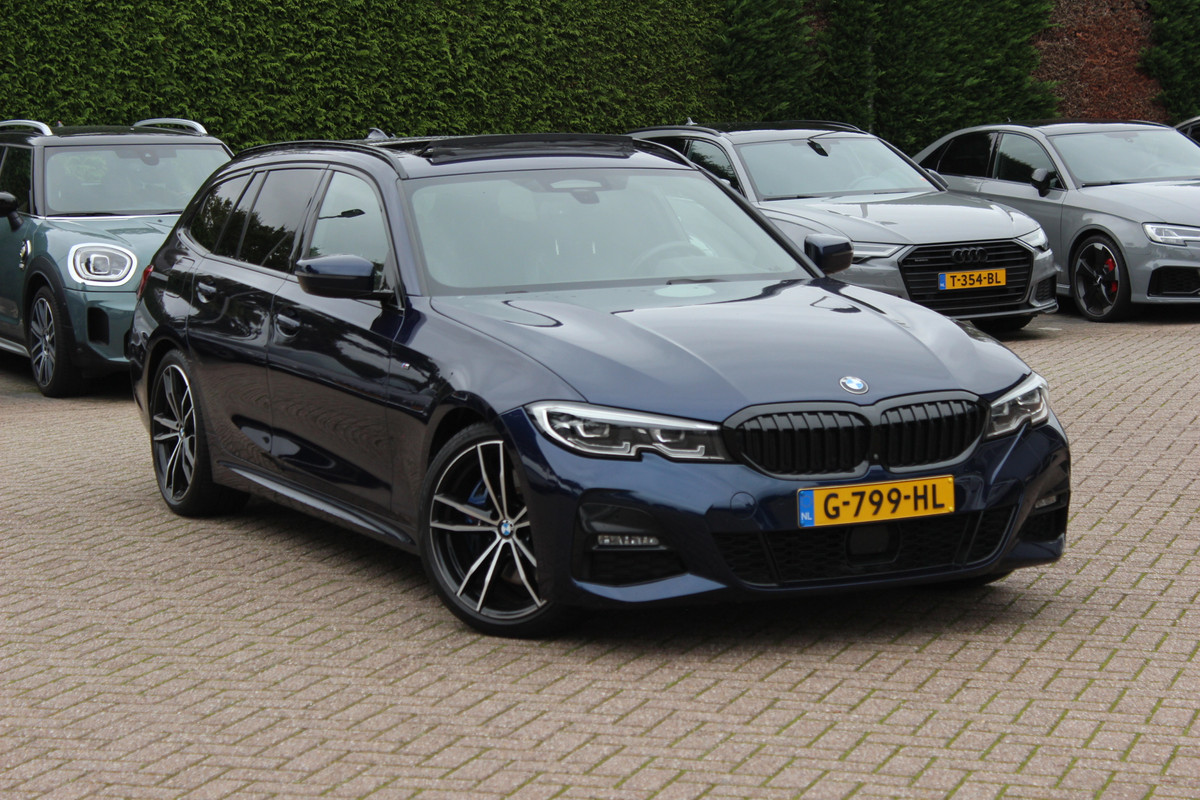 BMW 3 Serie Touring 330i High Executive Ed. M Sport / Trekhaak / Panoramadak / 360Camera / Head-up / Keyless / 19'' / Harman Kardon / Leder / Stuur+Stoelverwarming / Dodehoek / DAB / ACC
