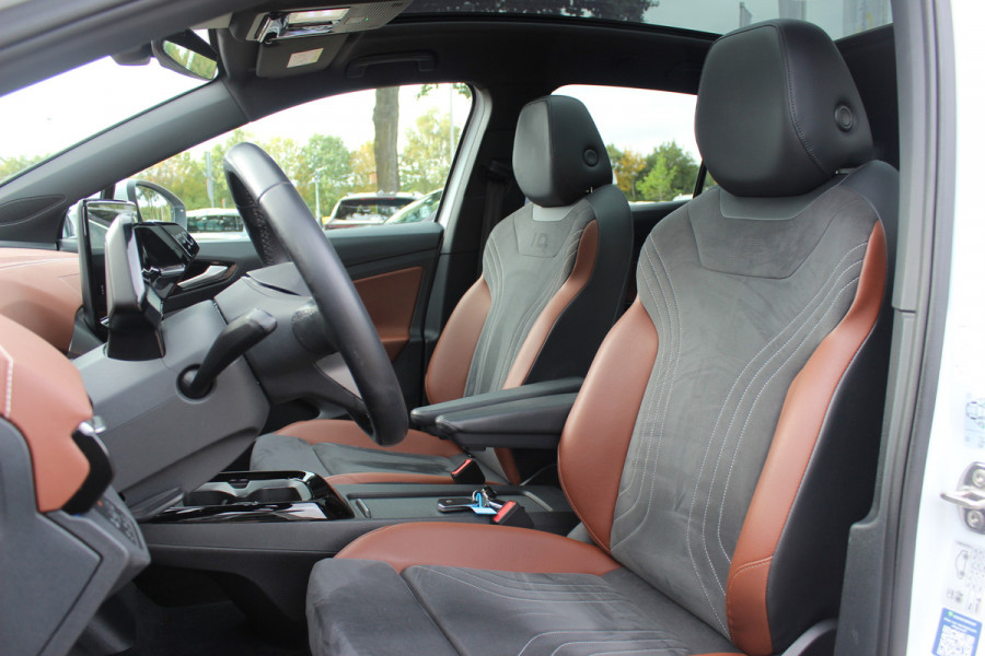 Volkswagen ID.4 Tech 77 kWh / SOH 94,7% / Full option! / Panoramadak / Camera / Head-up / Keyless / 21'' / ACC / Dodehoek / Elektr. stoelen / Massage / Navigatie / Stuurverwarming
