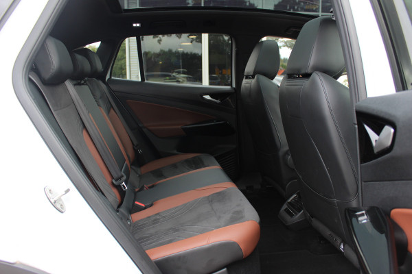 Volkswagen ID.4 Tech 77 kWh / SOH 94,7% / Full option! / Panoramadak / Camera / Head-up / Keyless / 21'' / ACC / Dodehoek / Elektr. stoelen / Massage / Navigatie / Stuurverwarming