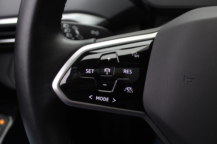 Volkswagen ID.4 Tech 77 kWh / SOH 94,7% / Full option! / Panoramadak / Camera / Head-up / Keyless / 21'' / ACC / Dodehoek / Elektr. stoelen / Massage / Navigatie / Stuurverwarming