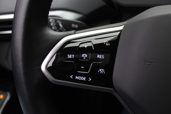 Volkswagen ID.4 Tech 77 kWh / SOH 94,7% / Full option! / Panoramadak / Camera / Head-up / Keyless / 21'' / ACC / Dodehoek / Elektr. stoelen / Massage / Navigatie / Stuurverwarming