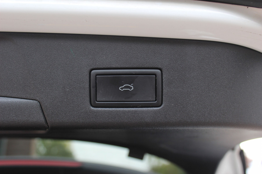 Volkswagen ID.4 Tech 77 kWh / SOH 94,7% / Full option! / Panoramadak / Camera / Head-up / Keyless / 21'' / ACC / Dodehoek / Elektr. stoelen / Massage / Navigatie / Stuurverwarming