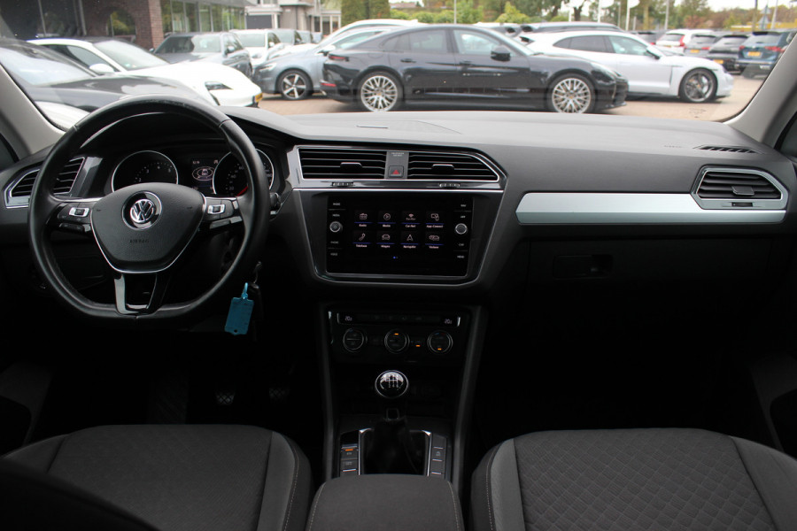 Volkswagen Tiguan 1.5 TSI Comfortline / CarPlay / Parkeerhulp V+A / 17'' / LED / Rijstrooksensor / Spiegelpakket / DAB / ACC