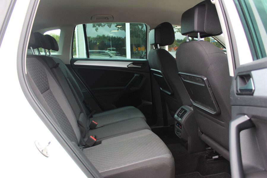 Volkswagen Tiguan 1.5 TSI Comfortline / CarPlay / Parkeerhulp V+A / 17'' / LED / Rijstrooksensor / Spiegelpakket / DAB / ACC