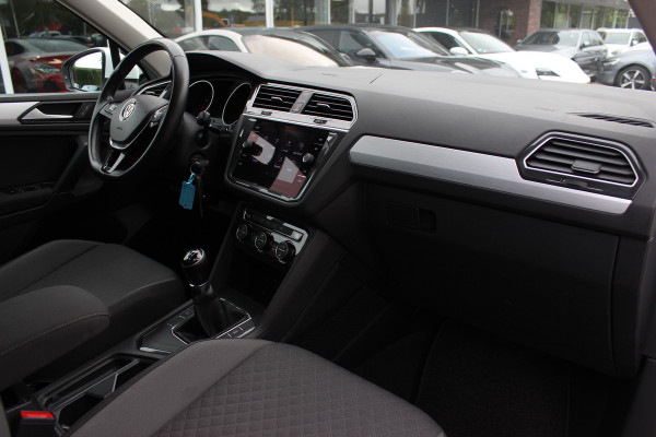 Volkswagen Tiguan 1.5 TSI Comfortline / CarPlay / Parkeerhulp V+A / 17'' / LED / Rijstrooksensor / Spiegelpakket / DAB / ACC