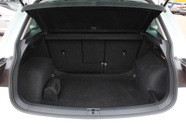 Volkswagen Tiguan 1.5 TSI Comfortline / CarPlay / Parkeerhulp V+A / 17'' / LED / Rijstrooksensor / Spiegelpakket / DAB / ACC