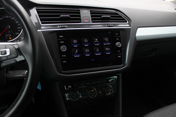 Volkswagen Tiguan 1.5 TSI Comfortline / CarPlay / Parkeerhulp V+A / 17'' / LED / Rijstrooksensor / Spiegelpakket / DAB / ACC