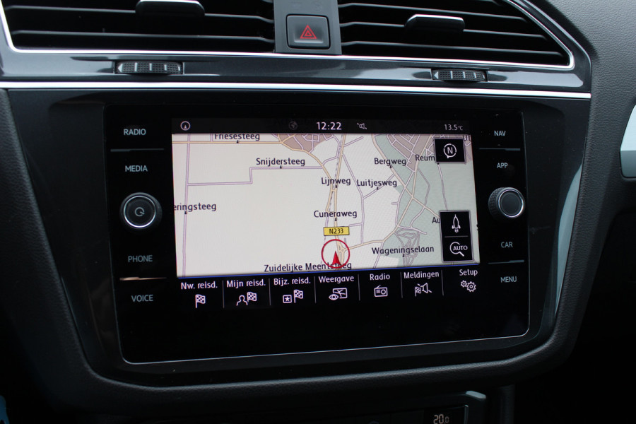 Volkswagen Tiguan 1.5 TSI Comfortline / CarPlay / Parkeerhulp V+A / 17'' / LED / Rijstrooksensor / Spiegelpakket / DAB / ACC