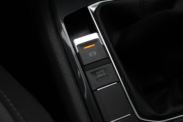 Volkswagen Tiguan 1.5 TSI Comfortline / CarPlay / Parkeerhulp V+A / 17'' / LED / Rijstrooksensor / Spiegelpakket / DAB / ACC