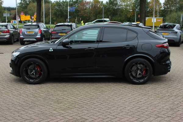 Alfa Romeo Stelvio 2.9 V6 AWD Quadrifoglio / Camera / Navigatie / Harman Kardon / 20'' / Elektr. stoelen / Stoel+Stuurverwarming / Dodehoek / DAB / ACC