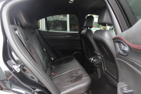 Alfa Romeo Stelvio 2.9 V6 AWD Quadrifoglio / Camera / Navigatie / Harman Kardon / 20'' / Elektr. stoelen / Stoel+Stuurverwarming / Dodehoek / DAB / ACC