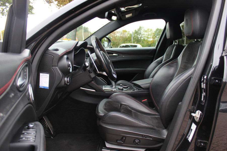 Alfa Romeo Stelvio 2.9 V6 AWD Quadrifoglio / Camera / Navigatie / Harman Kardon / 20'' / Elektr. stoelen / Stoel+Stuurverwarming / Dodehoek / DAB / ACC
