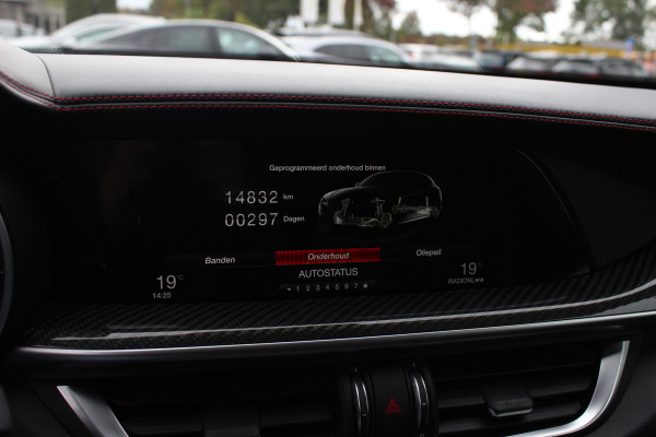 Alfa Romeo Stelvio 2.9 V6 AWD Quadrifoglio / Camera / Navigatie / Harman Kardon / 20'' / Elektr. stoelen / Stoel+Stuurverwarming / Dodehoek / DAB / ACC