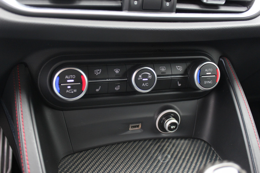Alfa Romeo Stelvio 2.9 V6 AWD Quadrifoglio / Camera / Navigatie / Harman Kardon / 20'' / Elektr. stoelen / Stoel+Stuurverwarming / Dodehoek / DAB / ACC