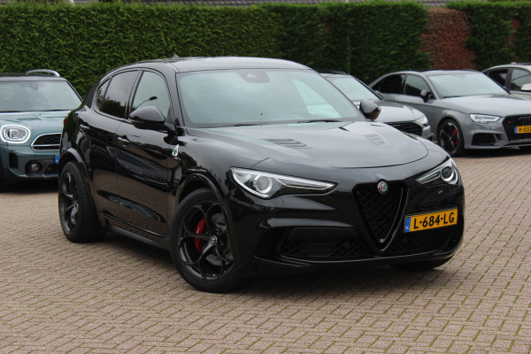 Alfa Romeo Stelvio 2.9 V6 AWD Quadrifoglio / Camera / Navigatie / Harman Kardon / 20'' / Elektr. stoelen / Stoel+Stuurverwarming / Dodehoek / DAB / ACC