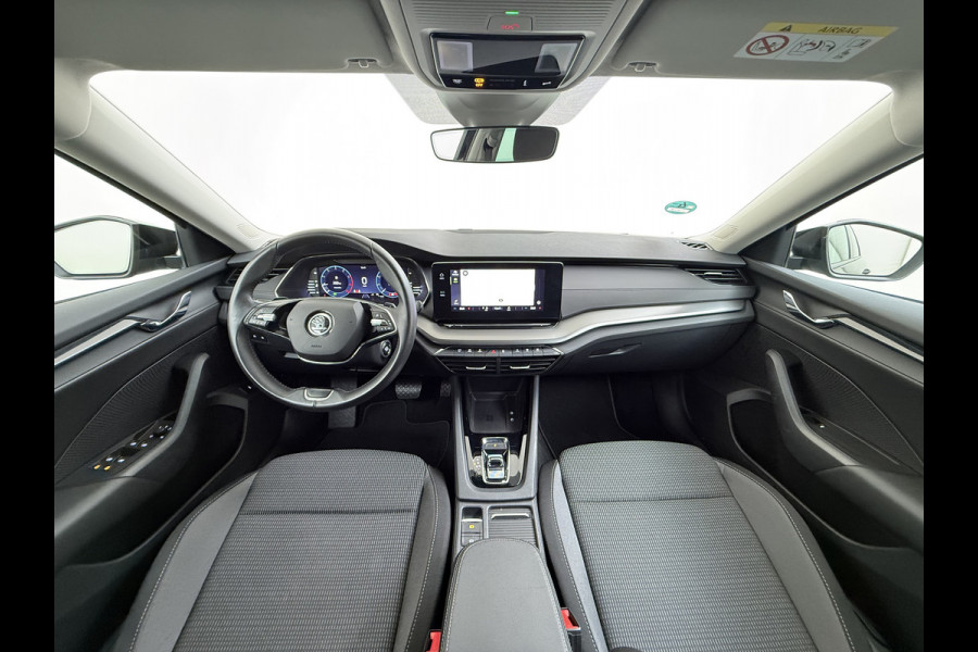 Škoda Octavia Combi 1.0 e-TSI 111PK Automaat Navi Apple Carplay Android Auto Bluetooth Elek.Achterklep Cruise Control Business Edition Pdc Led DAB P-Assist Lmv 16" Isofix Licht-/Regensensor WiFi Origineel Nederlandse Auto