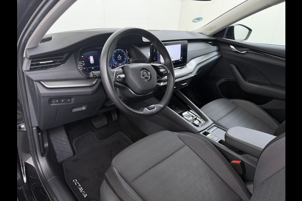 Škoda Octavia Combi 1.0 e-TSI 111PK Automaat Navi Apple Carplay Android Auto Bluetooth Elek.Achterklep Cruise Control Business Edition Pdc Led DAB P-Assist Lmv 16" Isofix Licht-/Regensensor WiFi Origineel Nederlandse Auto