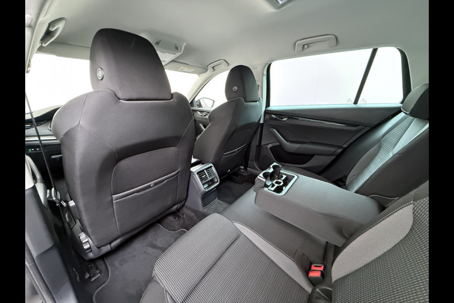 Škoda Octavia Combi 1.0 e-TSI 111PK Automaat Navi Apple Carplay Android Auto Bluetooth Elek.Achterklep Cruise Control Business Edition Pdc Led DAB P-Assist Lmv 16" Isofix Licht-/Regensensor WiFi Origineel Nederlandse Auto