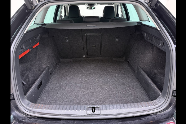 Škoda Octavia Combi 1.0 e-TSI 111PK Automaat Navi Apple Carplay Android Auto Bluetooth Elek.Achterklep Cruise Control Business Edition Pdc Led DAB P-Assist Lmv 16" Isofix Licht-/Regensensor WiFi Origineel Nederlandse Auto