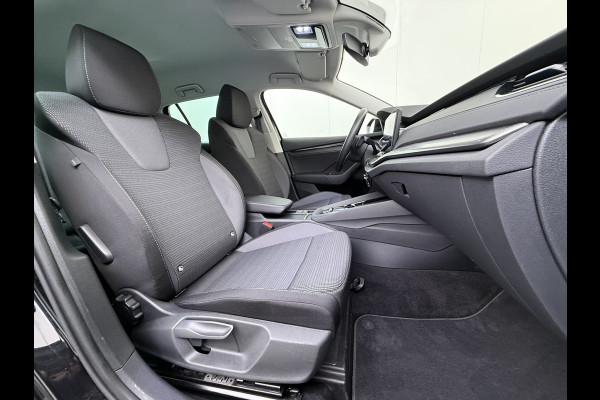 Škoda Octavia Combi 1.0 e-TSI 111PK Automaat Navi Apple Carplay Android Auto Bluetooth Elek.Achterklep Cruise Control Business Edition Pdc Led DAB P-Assist Lmv 16" Isofix Licht-/Regensensor WiFi Origineel Nederlandse Auto