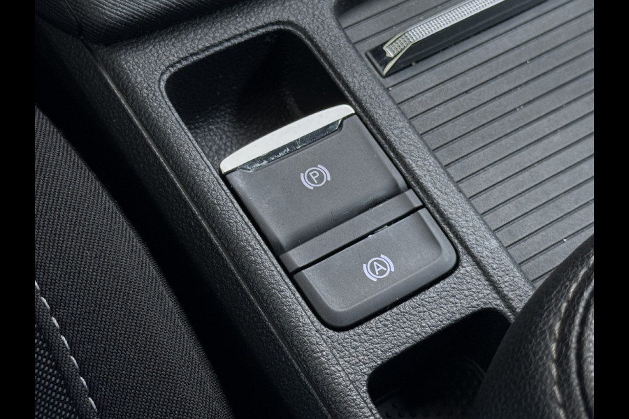 Škoda Octavia Combi 1.0 e-TSI 111PK Automaat Navi Apple Carplay Android Auto Bluetooth Elek.Achterklep Cruise Control Business Edition Pdc Led DAB P-Assist Lmv 16" Isofix Licht-/Regensensor WiFi Origineel Nederlandse Auto