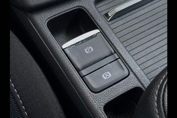 Škoda Octavia Combi 1.0 e-TSI 111PK Automaat Navi Apple Carplay Android Auto Bluetooth Elek.Achterklep Cruise Control Business Edition Pdc Led DAB P-Assist Lmv 16" Isofix Licht-/Regensensor WiFi Origineel Nederlandse Auto