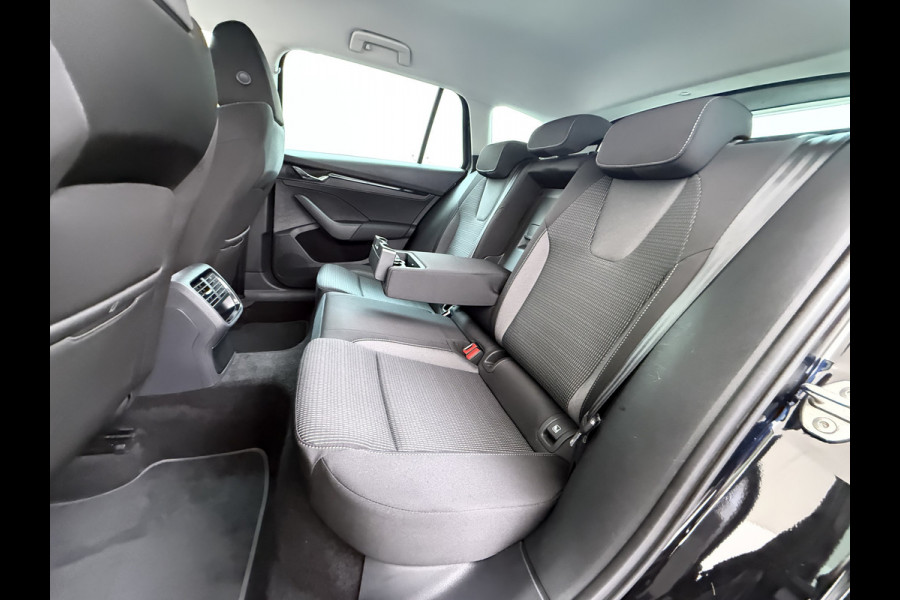 Škoda Octavia Combi 1.0 e-TSI 111PK Automaat Navi Apple Carplay Android Auto Bluetooth Elek.Achterklep Cruise Control Business Edition Pdc Led DAB P-Assist Lmv 16" Isofix Licht-/Regensensor WiFi Origineel Nederlandse Auto
