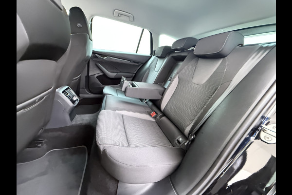 Škoda Octavia Combi 1.0 e-TSI 111PK Automaat Navi Apple Carplay Android Auto Bluetooth Elek.Achterklep Cruise Control Business Edition Pdc Led DAB P-Assist Lmv 16" Isofix Licht-/Regensensor WiFi Origineel Nederlandse Auto