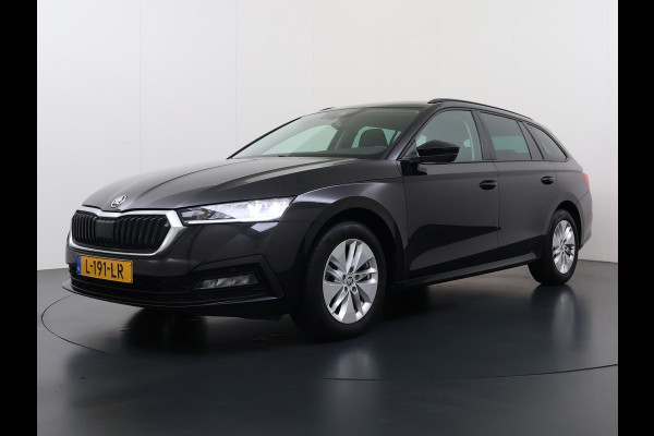 Škoda Octavia Combi 1.0 e-TSI 111PK Automaat Navi Apple Carplay Android Auto Bluetooth Elek.Achterklep Cruise Control Business Edition Pdc Led DAB P-Assist Lmv 16" Isofix Licht-/Regensensor WiFi Origineel Nederlandse Auto