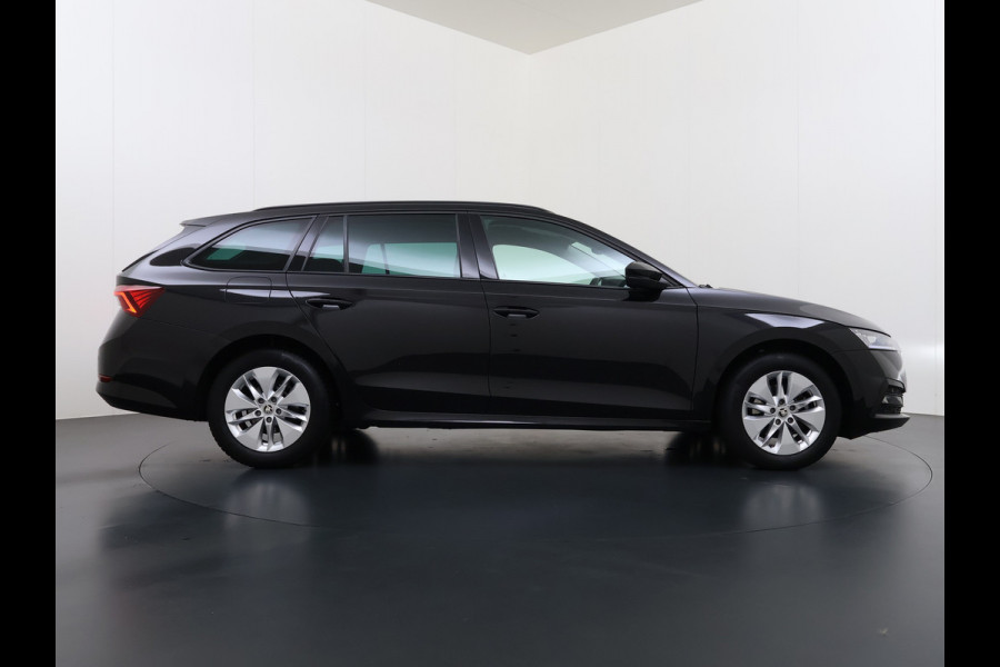 Škoda Octavia Combi 1.0 e-TSI 111PK Automaat Navi Apple Carplay Android Auto Bluetooth Elek.Achterklep Cruise Control Business Edition Pdc Led DAB P-Assist Lmv 16" Isofix Licht-/Regensensor WiFi Origineel Nederlandse Auto