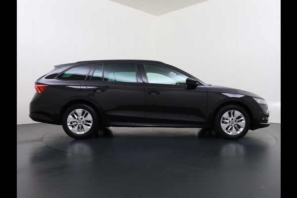 Škoda Octavia Combi 1.0 e-TSI 111PK Automaat Navi Apple Carplay Android Auto Bluetooth Elek.Achterklep Cruise Control Business Edition Pdc Led DAB P-Assist Lmv 16" Isofix Licht-/Regensensor WiFi Origineel Nederlandse Auto