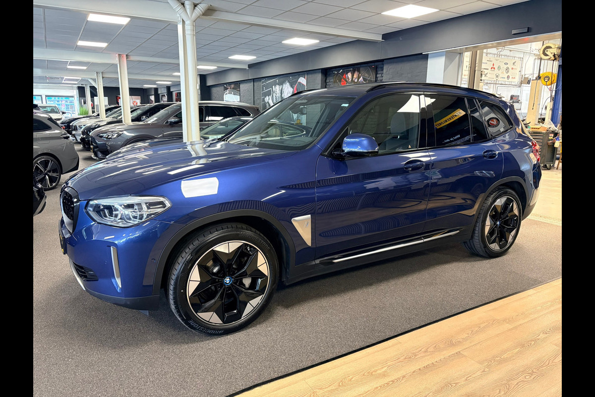 BMW iX3 High Executive 80 kWh / Panoramadak / trekhaak / leder / head-up