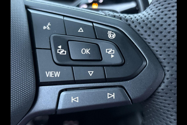 Volkswagen Tiguan 1.5 eHybrid R-Line Edition 204 pk Automaat (DSG) | Verlengde garantie | Navigatie | Panoromadak | Trekhaak (Uitklapbaar) | Parkeersensoren (Park assist) | Rondomzicht camera | Stoelverwarming | LED Matrix | R-Line |