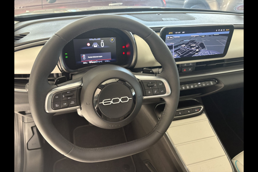 Fiat 600 1.2 Hybrid La Prima massagestoel leder navi automaat full options