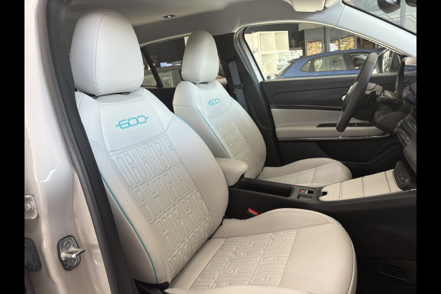Fiat 600 1.2 Hybrid La Prima massagestoel leder navi automaat full options